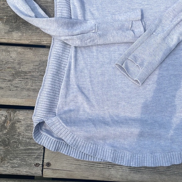 Lululemon Hello Aloe Pullover
Heathered Silverscreen / Heathered Silverscreen - Picture 9 of 10